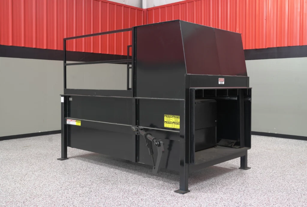 Komar stationary compactor
